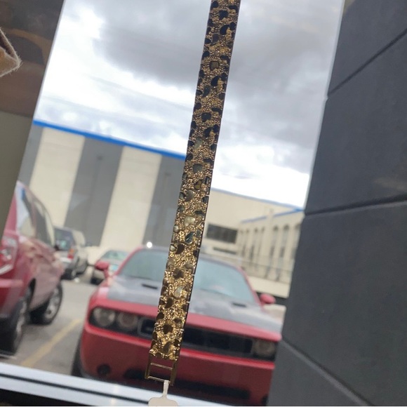 A brand new gold bracelet keeps falling off my wrist ! - Picture 4 of 6